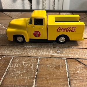 Vintage Ertl F600 Coca Cola 1956 Delivery Truck Bank. Good condition. See pics.